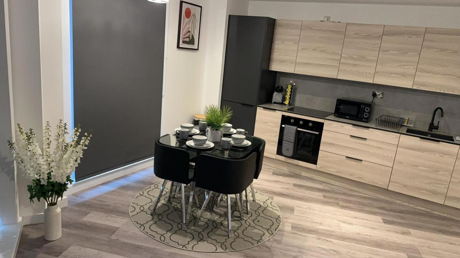 Stunning 2-Bed Premium Apartment - Free Wi-Fi Preston  Dış mekan fotoğraf