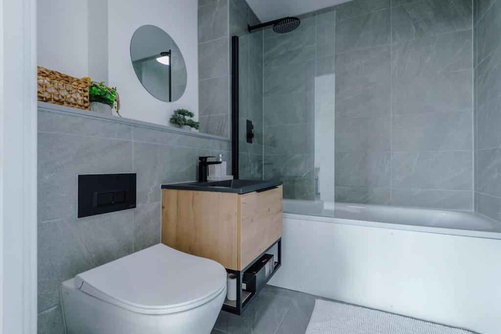 Stunning 2-Bed Premium Apartment - Free Wi-Fi Preston  Dış mekan fotoğraf