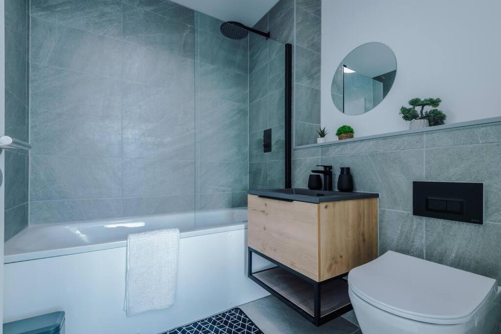 Stunning 2-Bed Premium Apartment - Free Wi-Fi Preston  Dış mekan fotoğraf