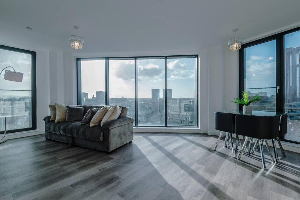 Stunning 2-Bed Premium Apartment - Free Wi-Fi Preston  Dış mekan fotoğraf