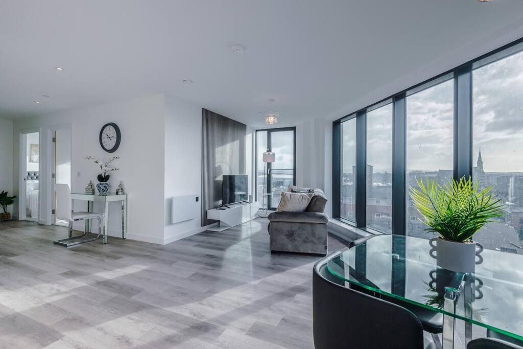 Stunning 2-Bed Premium Apartment - Free Wi-Fi Preston  Dış mekan fotoğraf